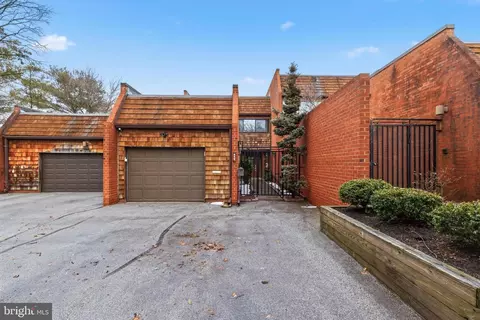 410 Old Crossing Dr, Pikesville, MD 21208