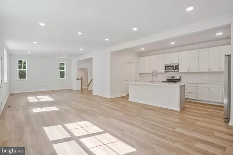 Living - 723 Nollmeyer Rd, Middle River, MD 21220 photo 2 of 3