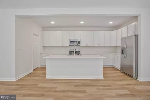 Entry Way - 723 Nollmeyer Rd, Middle River, MD 21220 photo 5 of 10