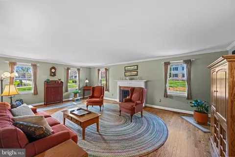 Living - 13707 Killarney Ct, Phoenix, MD 21131 photo 1 of 1