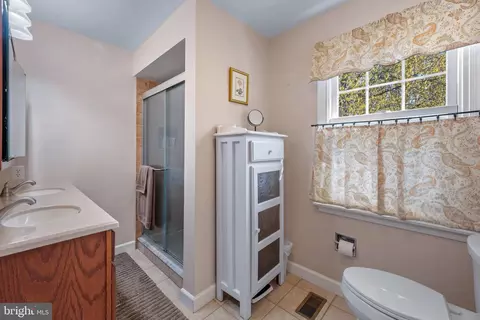 Bath - 13707 Killarney Ct, Phoenix, MD 21131 photo 2 of 4