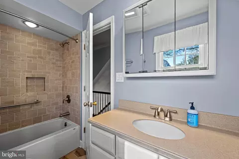 Bath - 13707 Killarney Ct, Phoenix, MD 21131 photo 3 of 4