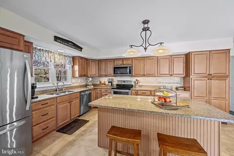 Kitchen - 13707 Killarney Ct, Phoenix, MD 21131 photo 3 of 4