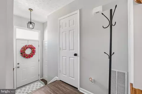 Entry Way - 30 Parkhill Pl, Nottingham, MD 21236 photo 2 of 6
