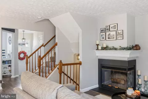 Entry Way - 30 Parkhill Pl, Nottingham, MD 21236 photo 4 of 6