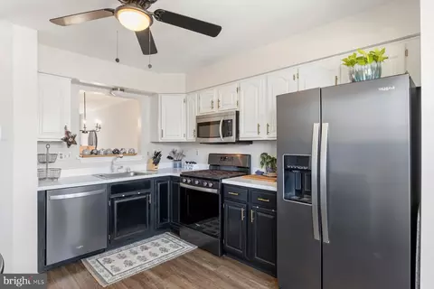 Kitchen - 30 Parkhill Pl, Nottingham, MD 21236 photo 3 of 4
