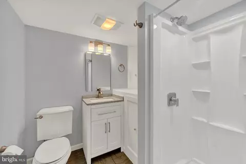 Bath - 100 Fuller Ave, Baltimore, MD 21206 photo 3 of 3