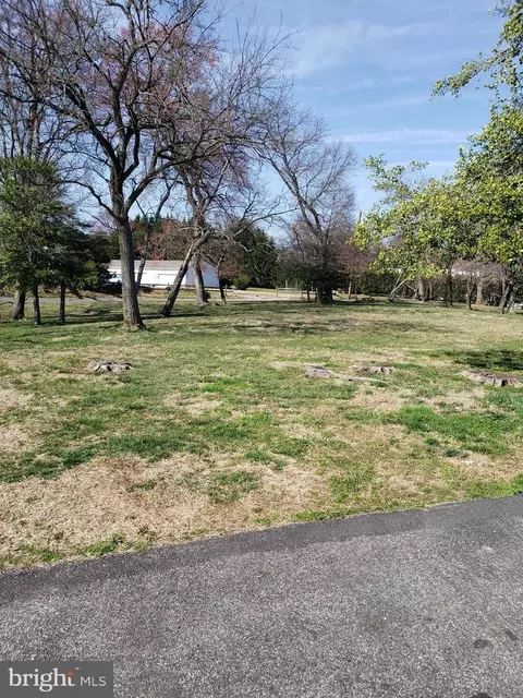 10001 Perine Ln, Parkville, MD 21234