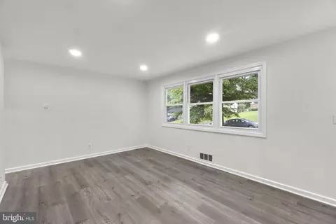 Living - 3658 Clifmar Rd, Windsor Mill, MD 21244 photo 3 of 6