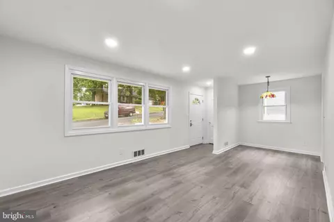 Living - 3658 Clifmar Rd, Windsor Mill, MD 21244 photo 4 of 6