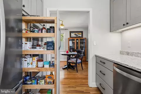 Kitchen - 304 Brook Rd, Towson, MD 21286 photo 4 of 4