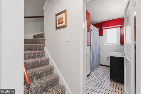 Entry Way - 304 Brook Rd, Towson, MD 21286 photo 5 of 8