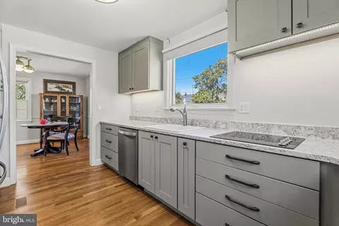 Kitchen - 304 Brook Rd, Towson, MD 21286 photo 3 of 4