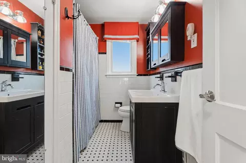 Bath - 304 Brook Rd, Towson, MD 21286 photo 1 of 2
