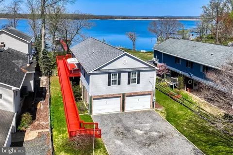 6928 N River Dr, Middle River, MD 21220