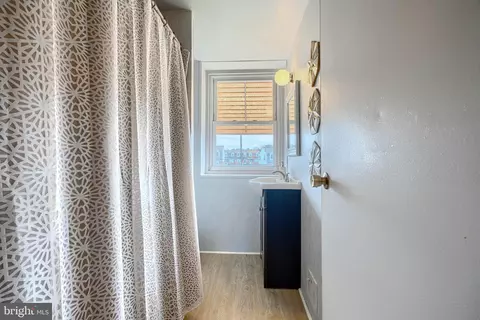 Bath - 3254 Ryerson Cir, Halethorpe, MD 21227 photo 1 of 3
