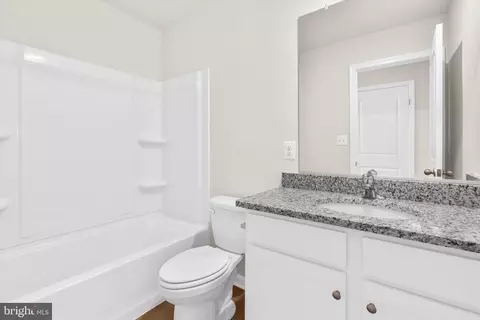 Entry Way - 8127 Bartholomew Ct, Baltimore, MD 21206 photo 4 of 9