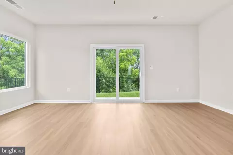 Living - 8127 Bartholomew Ct, Baltimore, MD 21206 photo 4 of 7