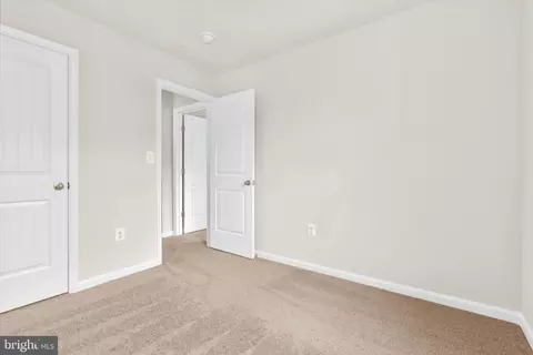 Entry Way - 8127 Bartholomew Ct, Baltimore, MD 21206 photo 5 of 9