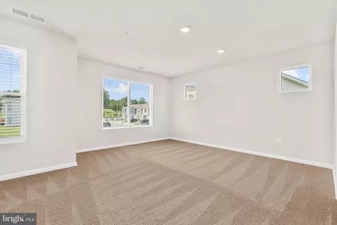 Living - 8127 Bartholomew Ct, Baltimore, MD 21206 photo 5 of 7
