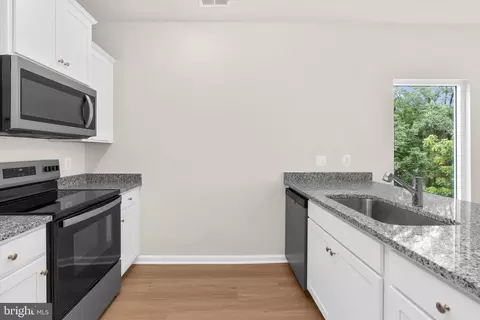 Kitchen - 8127 Bartholomew Ct, Baltimore, MD 21206 photo 2 of 4
