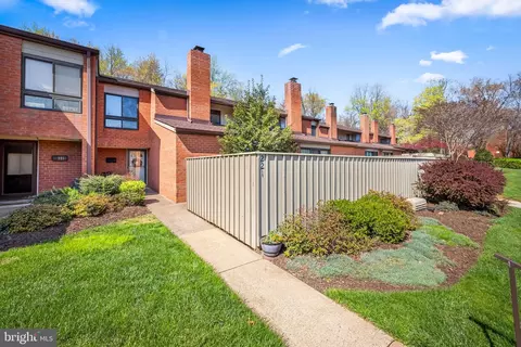 221 Deer Fox Ln, Lutherville Timonium, MD 21093