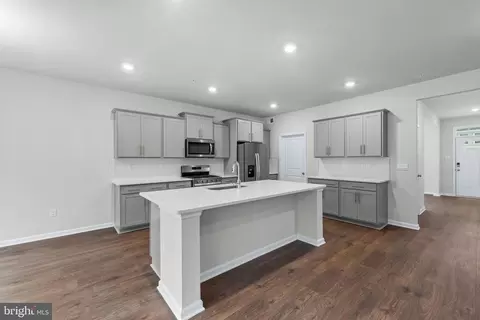 1204 Otter Point Ct, Middle River, MD 21220 photo 8