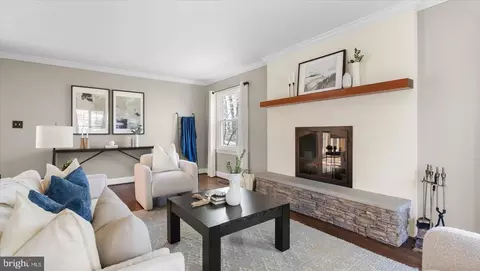 Living - 9 Nantucket Garth, Phoenix, MD 21131 photo 4 of 6