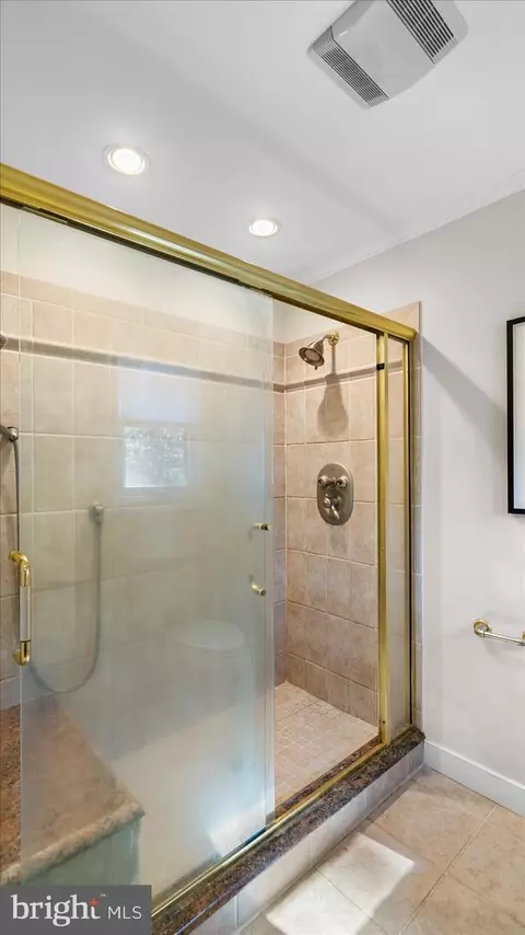 Bath - 9 Nantucket Garth, Phoenix, MD 21131 photo 3 of 5