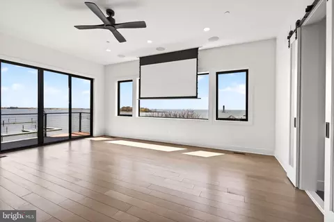 Living - 2708 Sixth St, Sparrows Point, MD 21219 photo 13 of 15