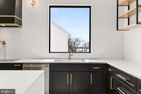 Kitchen - 2708 Sixth St, Sparrows Point, MD 21219 photo 4 of 13