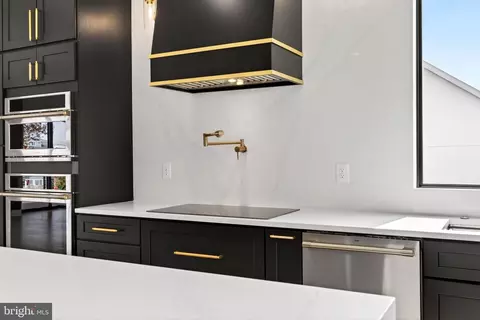 Kitchen - 2708 Sixth St, Sparrows Point, MD 21219 photo 5 of 13