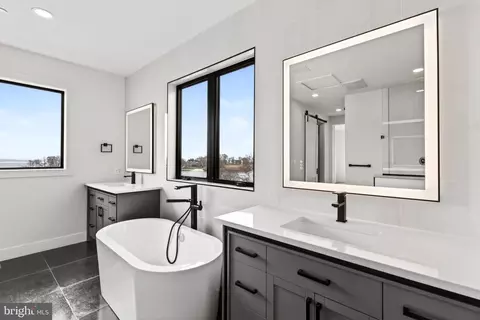 Bath - 2708 Sixth St, Sparrows Point, MD 21219 photo 10 of 17