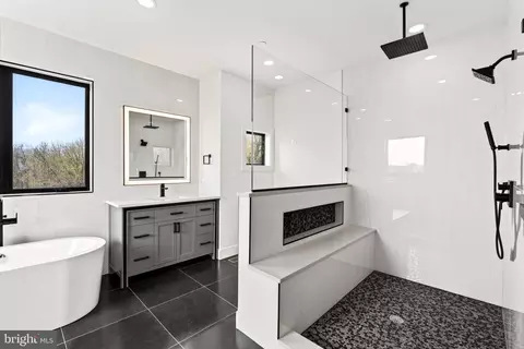 Bath - 2708 Sixth St, Sparrows Point, MD 21219 photo 15 of 17