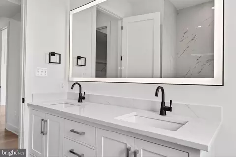 Bath - 2708 Sixth St, Sparrows Point, MD 21219 photo 4 of 17