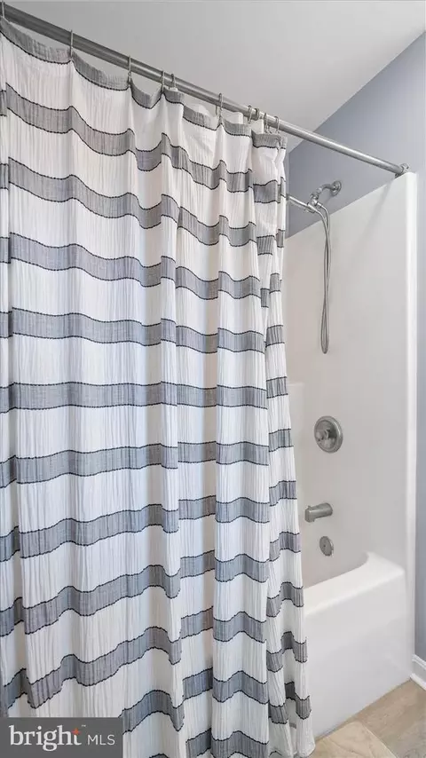 Bath - 9120 Hinton Ave, Sparrows Point, MD 21219 photo 2 of 5