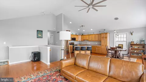 Entry Way - 9120 Hinton Ave, Sparrows Point, MD 21219 photo 3 of 4