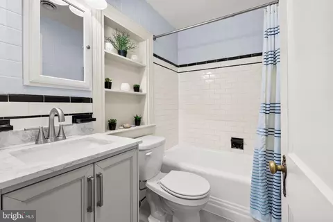 Bath - 700 Regester Ave, Baltimore, MD 21212 photo 5 of 6