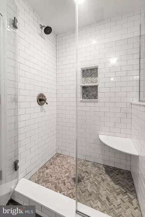 Bath - 700 Regester Ave, Baltimore, MD 21212 photo 3 of 6