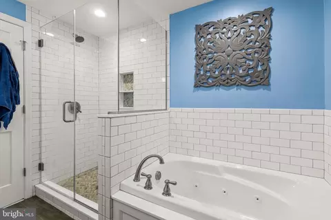 Bath - 700 Regester Ave, Baltimore, MD 21212 photo 2 of 6