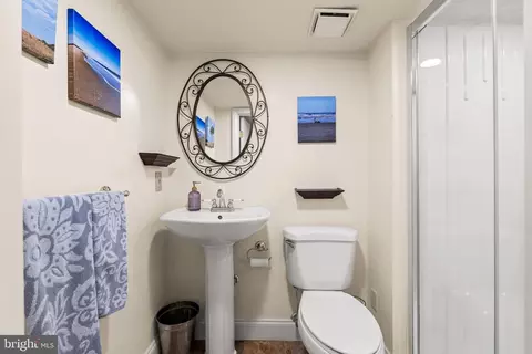 Bath - 700 Regester Ave, Baltimore, MD 21212 photo 6 of 6