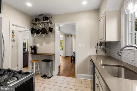 Entry Way - 700 Regester Ave, Baltimore, MD 21212 photo 1 of 2