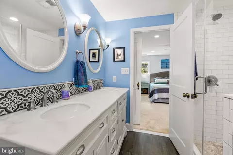 Bath - 700 Regester Ave, Baltimore, MD 21212 photo 4 of 6