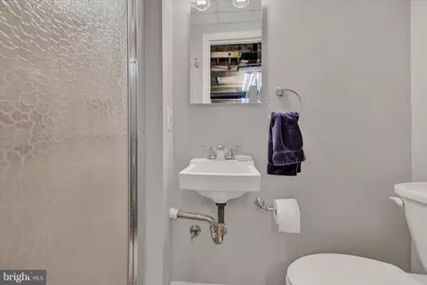Bath - 7220 Lanark Rd, Baltimore, MD 21212 photo 2 of 2