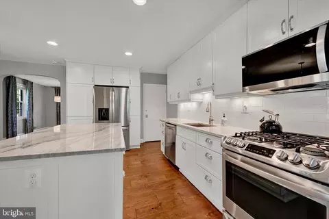 Kitchen - 7220 Lanark Rd, Baltimore, MD 21212 photo 5 of 6
