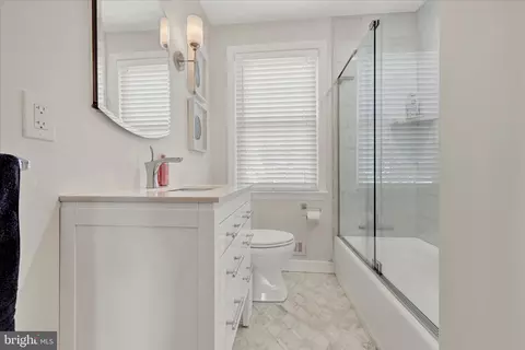 Bath - 7220 Lanark Rd, Baltimore, MD 21212 photo 1 of 2