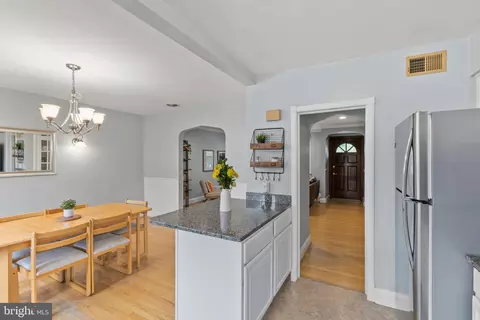 Entry Way - 62 Dunkirk Rd, Baltimore, MD 21212 photo 3 of 3