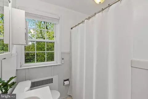 Bath - 62 Dunkirk Rd, Baltimore, MD 21212 photo 2 of 3