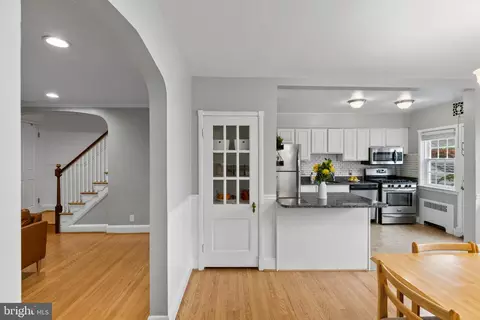 Entry Way - 62 Dunkirk Rd, Baltimore, MD 21212 photo 1 of 3