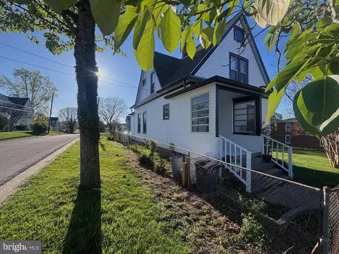 151 Howard Ave, Halethorpe, MD 21227